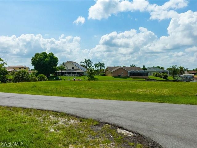 1001 SE 12th LN, Cape Coral, FL 33990