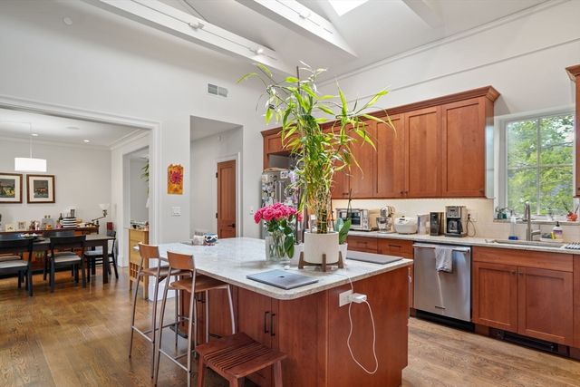 619 Franklin 2, Cambridge, MA 02139