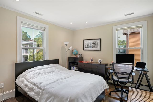 619 Franklin 2, Cambridge, MA 02139