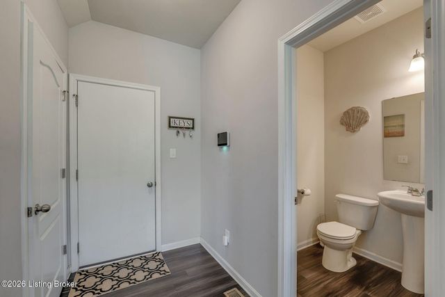 11711 Beacon Ct, Louisville, KY 40299