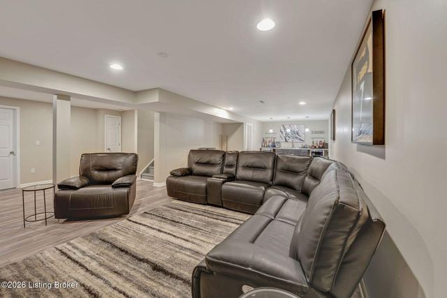 11711 Beacon Ct, Louisville, KY 40299