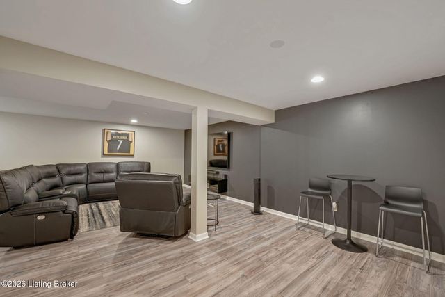 11711 Beacon Ct, Louisville, KY 40299