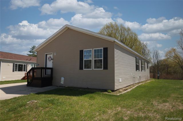 280 Pompano Court, Lapeer Township, MI 48446
