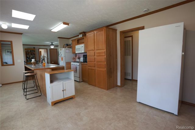 280 Pompano Court, Lapeer Township, MI 48446