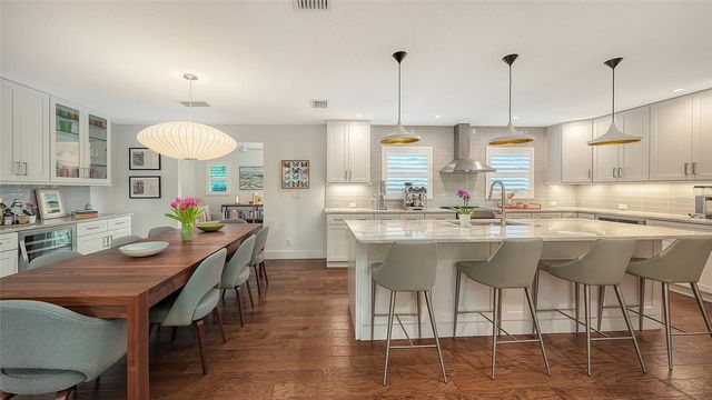 1661 S JEFFERSON AVENUE, Sarasota, FL 34239