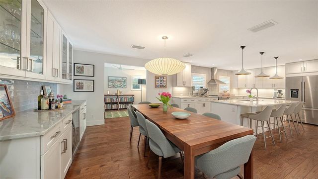 1661 S JEFFERSON AVENUE, Sarasota, FL 34239