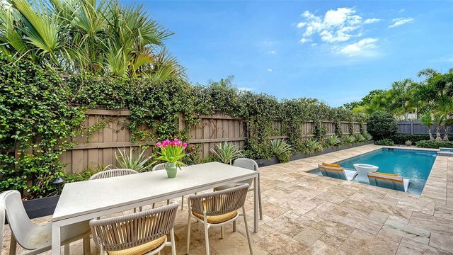 1661 S JEFFERSON AVENUE, Sarasota, FL 34239