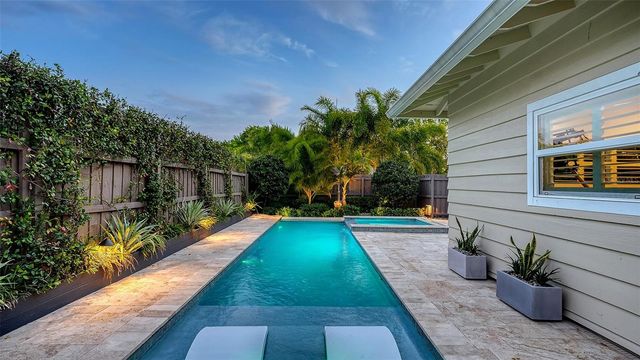 1661 S JEFFERSON AVENUE, Sarasota, FL 34239