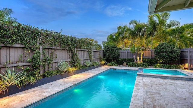 1661 S JEFFERSON AVENUE, Sarasota, FL 34239