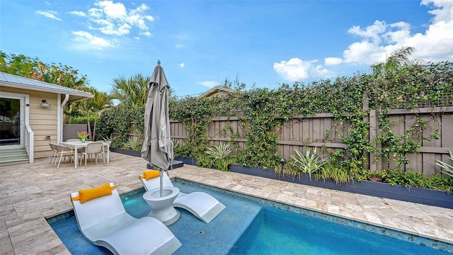 1661 S JEFFERSON AVENUE, Sarasota, FL 34239