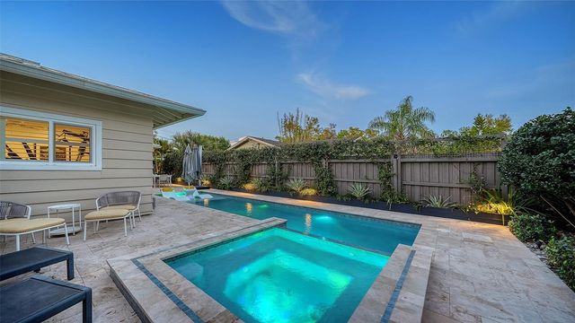 1661 S JEFFERSON AVENUE, Sarasota, FL 34239