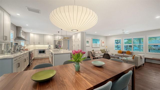 1661 S JEFFERSON AVENUE, Sarasota, FL 34239