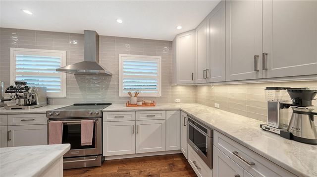 1661 S JEFFERSON AVENUE, Sarasota, FL 34239