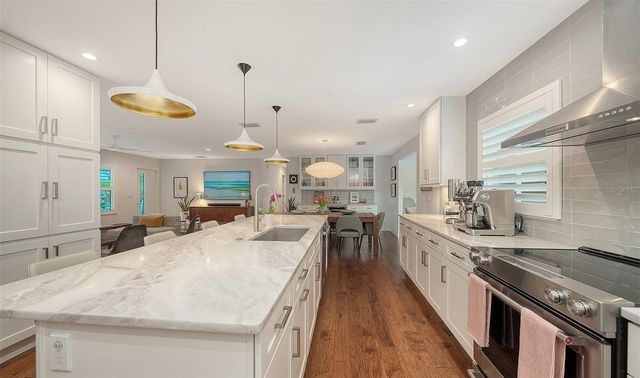 1661 S JEFFERSON AVENUE, Sarasota, FL 34239