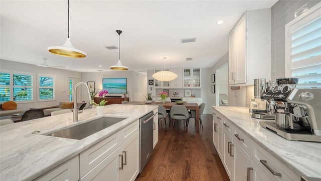 1661 S JEFFERSON AVENUE, Sarasota, FL 34239