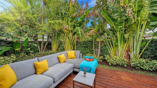 1661 S JEFFERSON AVENUE, Sarasota, FL 34239