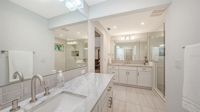 1661 S JEFFERSON AVENUE, Sarasota, FL 34239