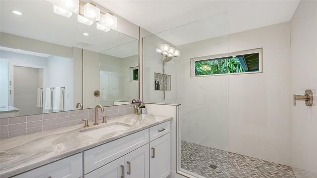 1661 S JEFFERSON AVENUE, Sarasota, FL 34239