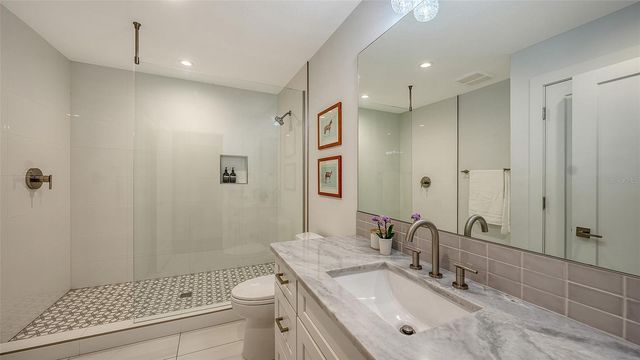 1661 S JEFFERSON AVENUE, Sarasota, FL 34239