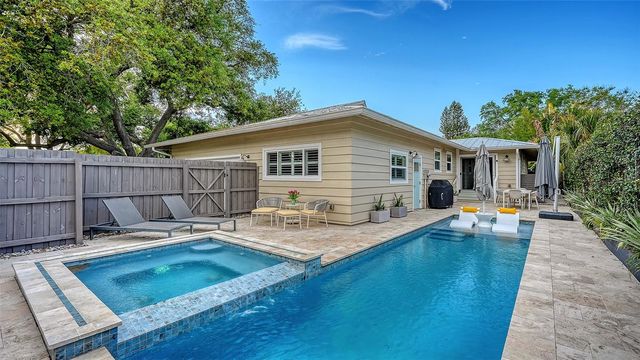 1661 S JEFFERSON AVENUE, Sarasota, FL 34239