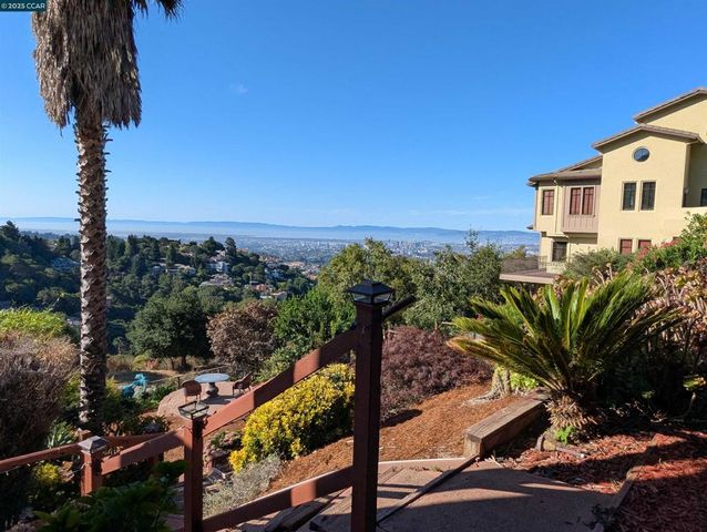 5 Besito Ave. @ Drury Rd., Oakland, CA 94705