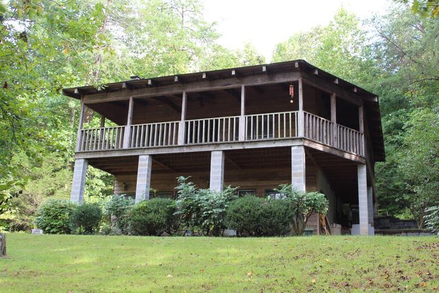 310 Licklog Court, Hayesville, NC 28904