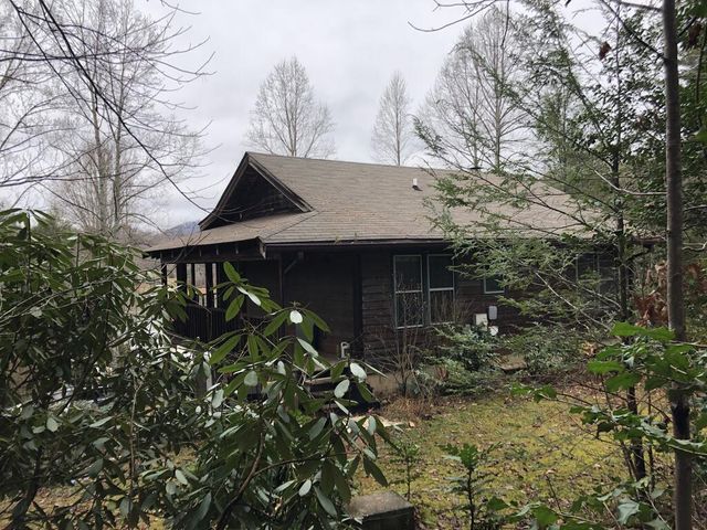 310 Licklog Court, Hayesville, NC 28904