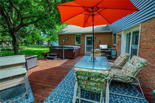 2337 Reno Drive, Louisville, OH 44641