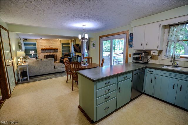 2337 Reno Drive, Louisville, OH 44641