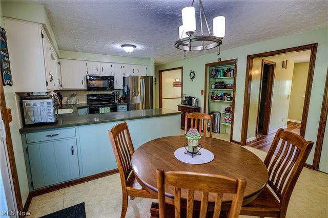 2337 Reno Drive, Louisville, OH 44641