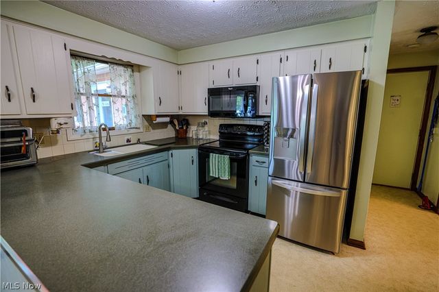 2337 Reno Drive, Louisville, OH 44641