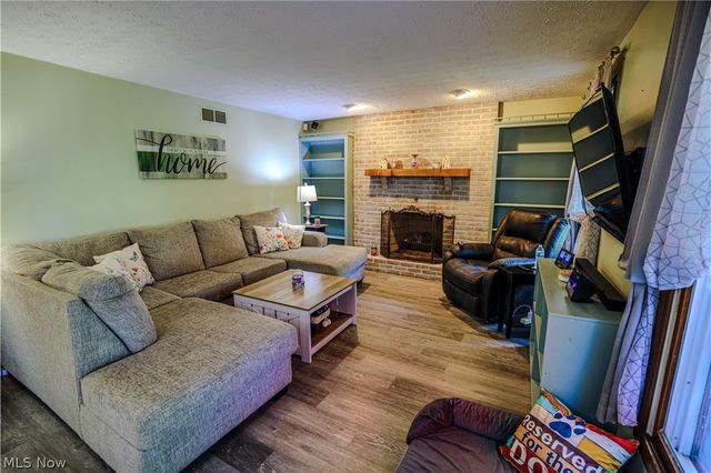 2337 Reno Drive, Louisville, OH 44641