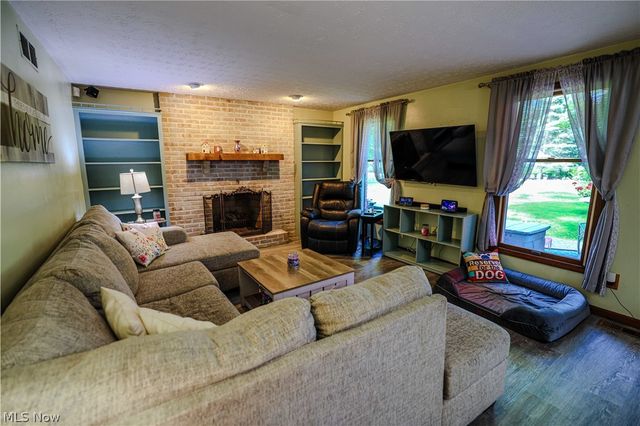 2337 Reno Drive, Louisville, OH 44641