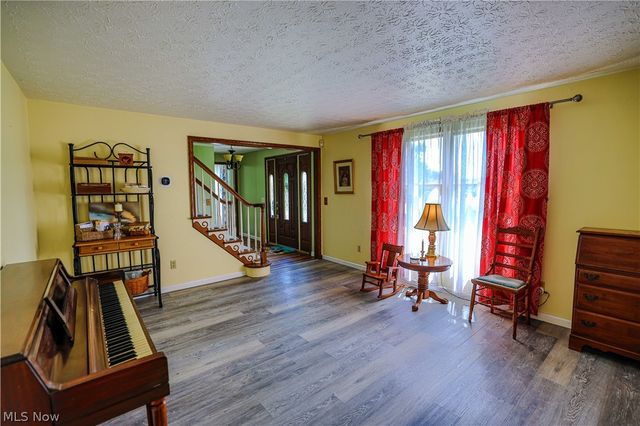 2337 Reno Drive, Louisville, OH 44641