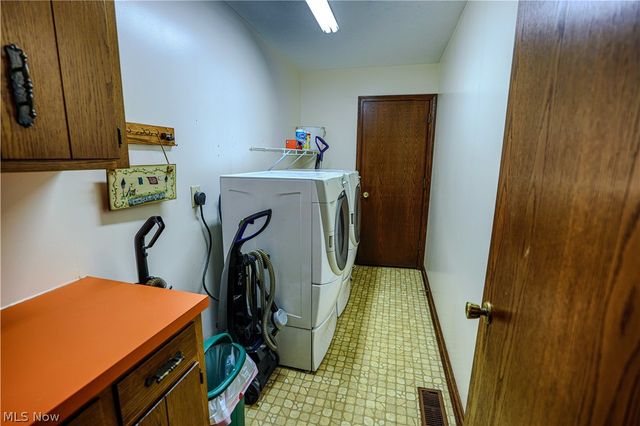 2337 Reno Drive, Louisville, OH 44641