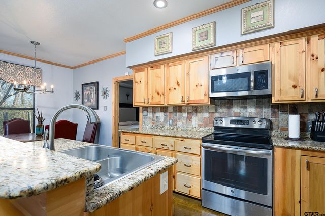 1460 N US HWY 287, Palestine, TX 75803