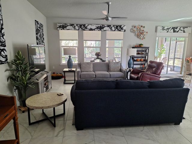 92 Whispering Pine Dr, Palm Coast, FL 32164