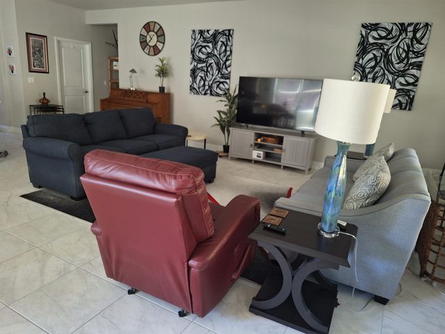 92 Whispering Pine Dr, Palm Coast, FL 32164