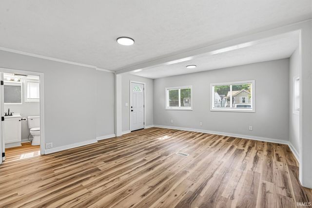 914 W Marion Street, Mishawaka, IN 46545