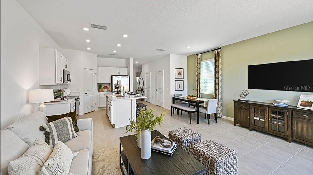 Image 11 of property listing at 7643 WATERSCAPE DRIVE, Groveland, FL 34736