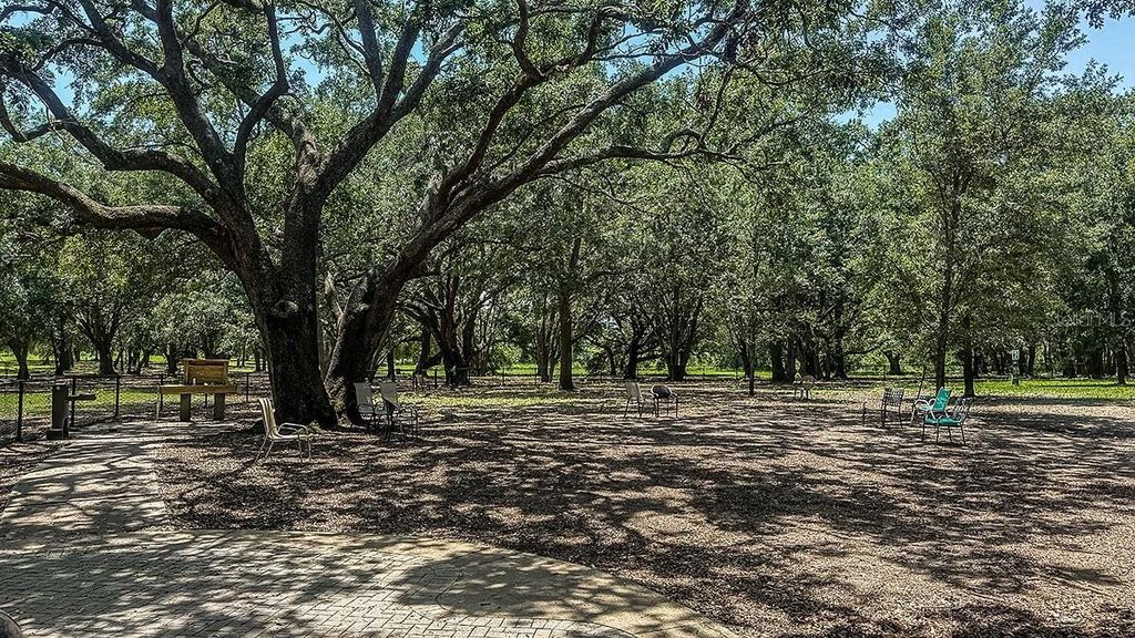 Image 33 of property listing at 7643 WATERSCAPE DRIVE, Groveland, FL 34736