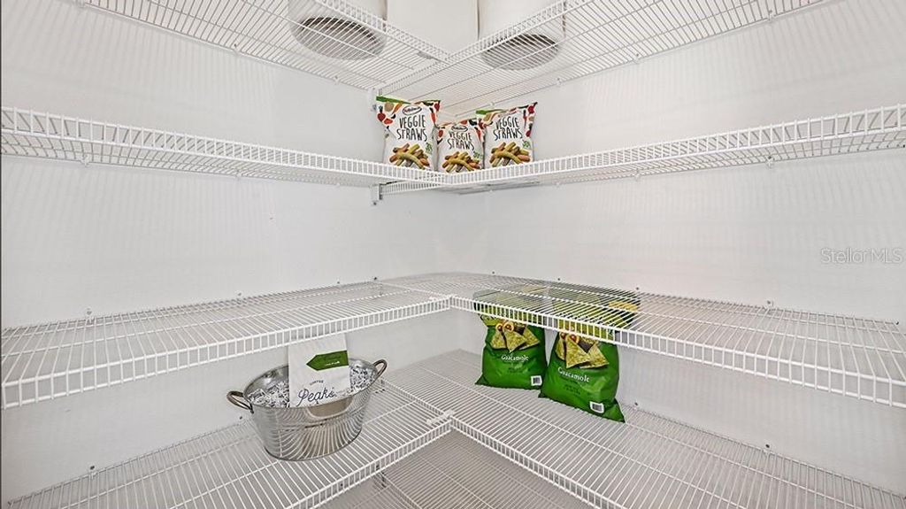 Image 8 of property listing at 7643 WATERSCAPE DRIVE, Groveland, FL 34736