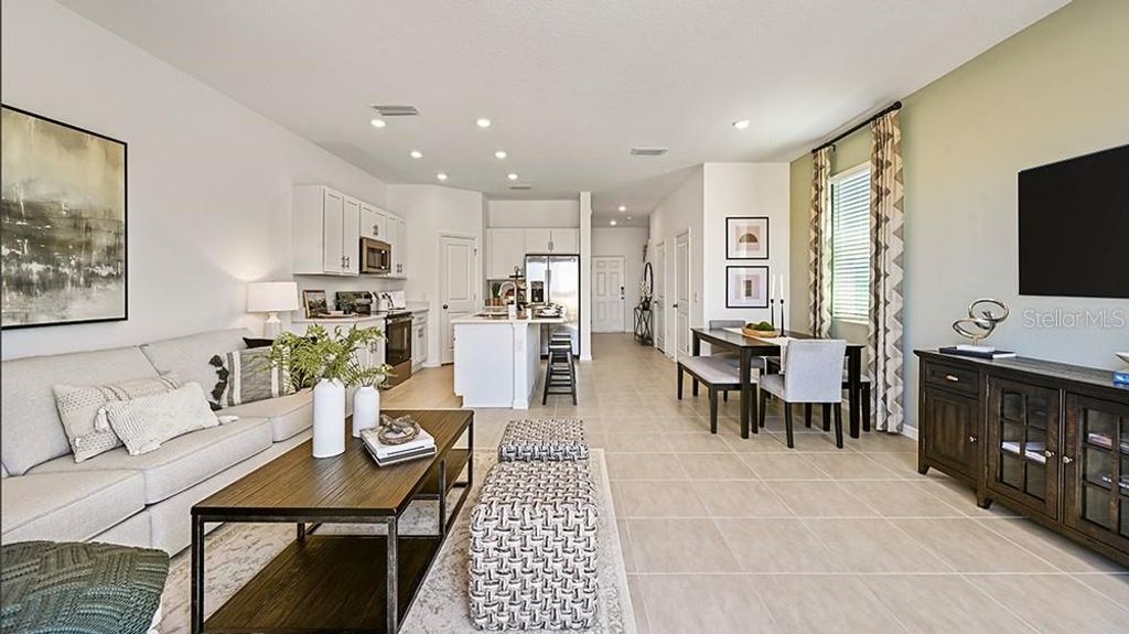 Image 10 of property listing at 7643 WATERSCAPE DRIVE, Groveland, FL 34736