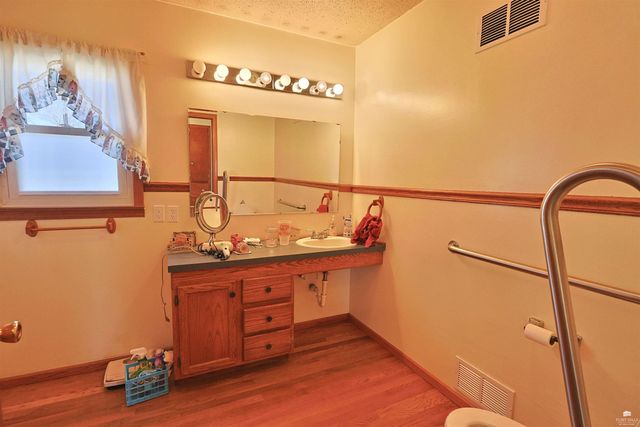 306 7th Street, Linn, KS 66953