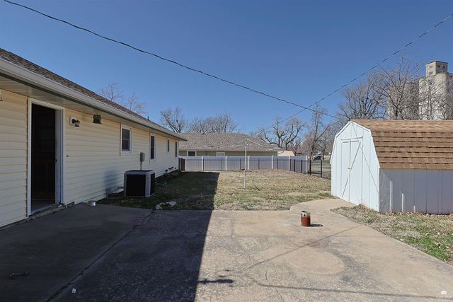 306 7th Street, Linn, KS 66953