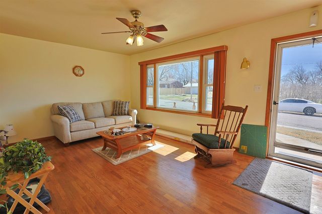 306 7th Street, Linn, KS 66953