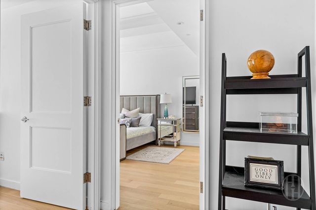 225 E 19th St Apt 203, New York City, NY 10003