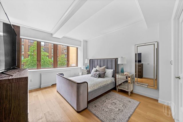 225 E 19th St Apt 203, New York City, NY 10003