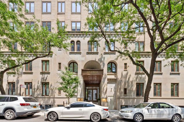 225 E 19th St Apt 203, New York City, NY 10003