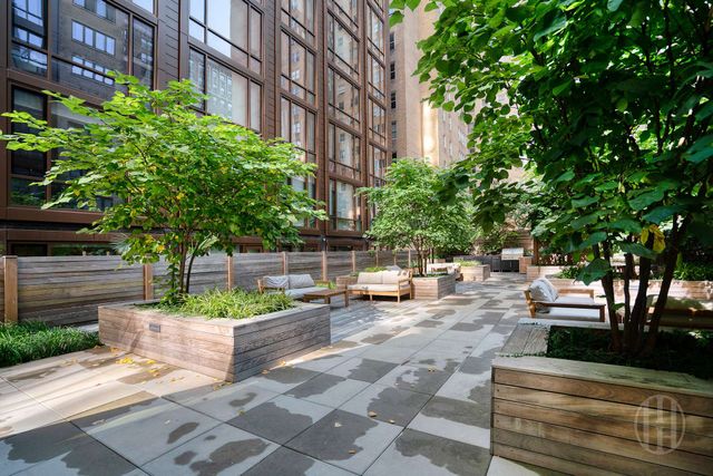 225 E 19th St Apt 203, New York City, NY 10003